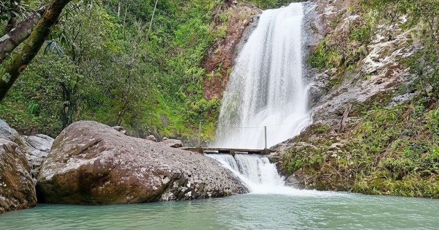 Turicentro Saltó El Perol, (El Salvador)